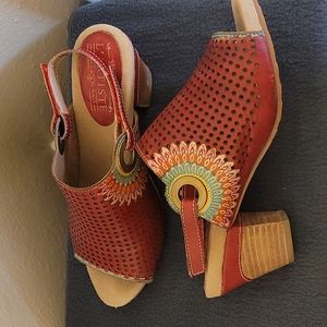 L'Artiste red sandals